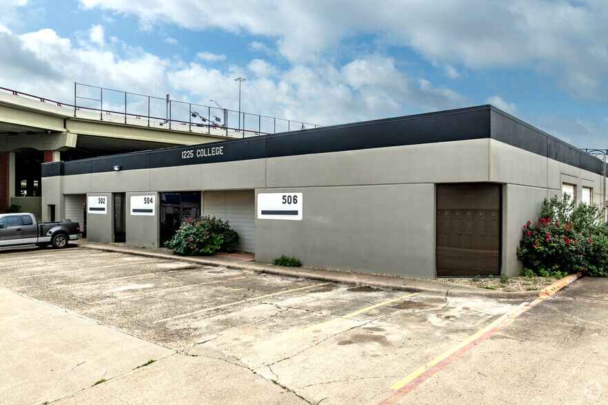 1225 W College Ave, Carrollton, TX en alquiler - Foto del edificio - Imagen 3 de 16