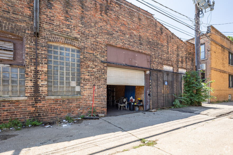 2206 E 75th St, Chicago, IL en alquiler - Foto del edificio - Imagen 2 de 16