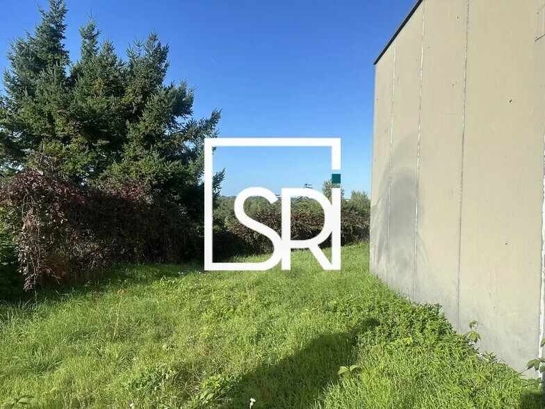 Local en Abrest en venta - Foto del edificio - Imagen 1 de 10