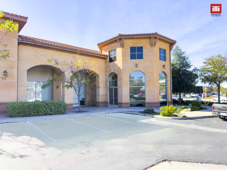 18760 Flying Tiger Dr, Canyon Country, CA en alquiler - Foto del edificio - Imagen 3 de 7