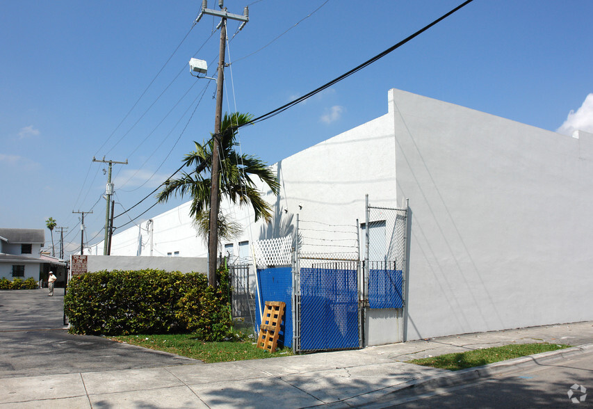 2420 NW 20th St, Miami, FL en alquiler - Foto del edificio - Imagen 3 de 10