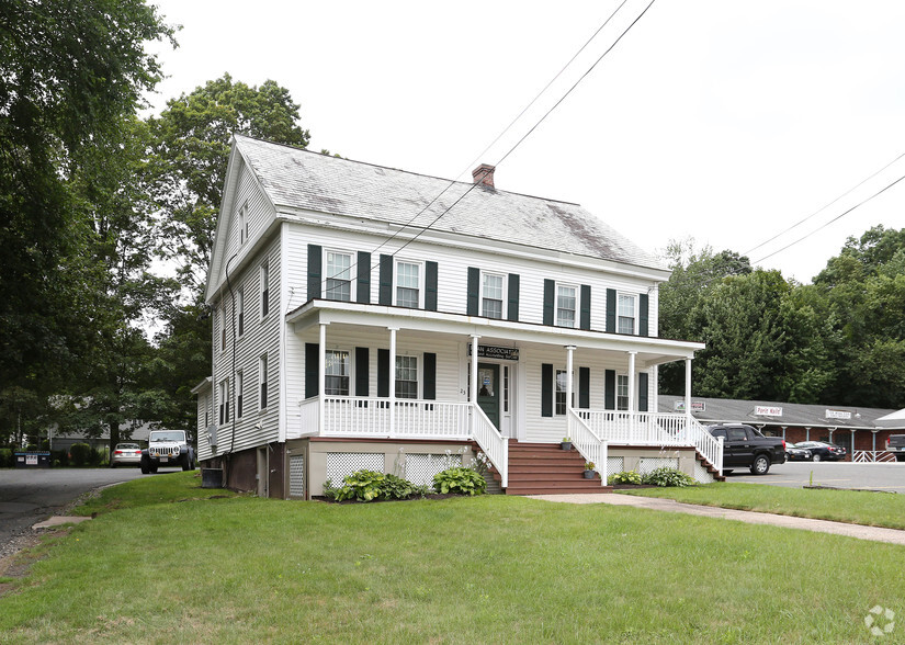 23 Southwick St, Feeding Hills, MA en venta - Foto del edificio - Imagen 3 de 12