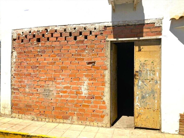 Calle Guadiamar, Sanlúcar la Mayor, Sevilla en venta - Foto del edificio - Imagen 3 de 17