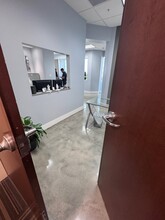 1600 Ponce De Leon Blvd, Coral Gables, FL en alquiler Foto del interior- Imagen 2 de 17