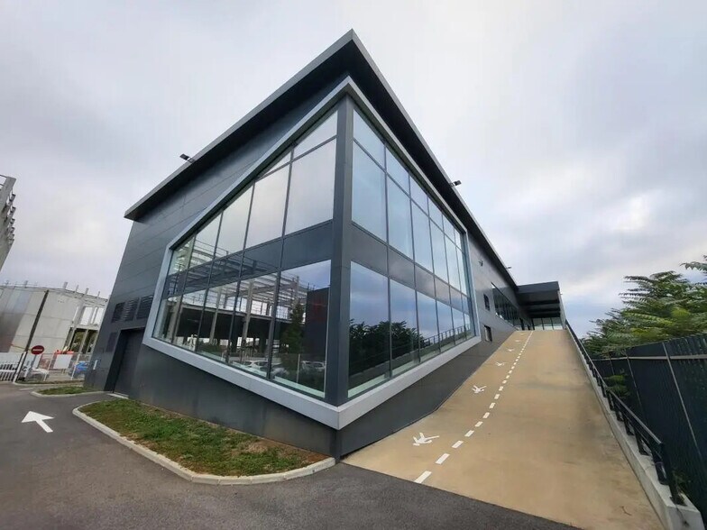 Flex en Vénissieux en alquiler - Foto del edificio - Imagen 2 de 7