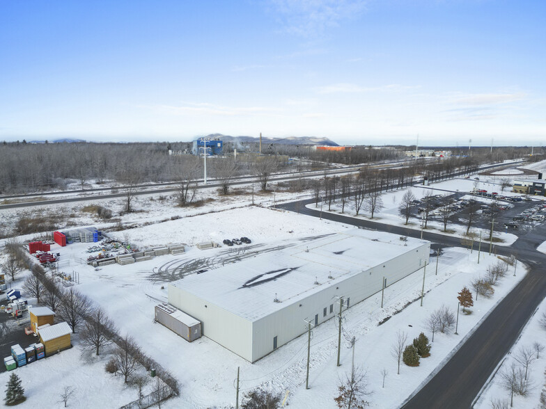 1090 Rue André-Liné, Granby, QC en alquiler - Foto del edificio - Imagen 2 de 7