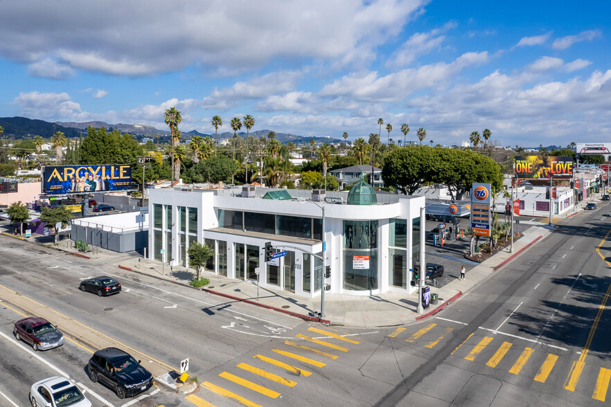 700 N Fairfax Ave, Los Angeles, CA en alquiler - Foto del edificio - Imagen 1 de 7