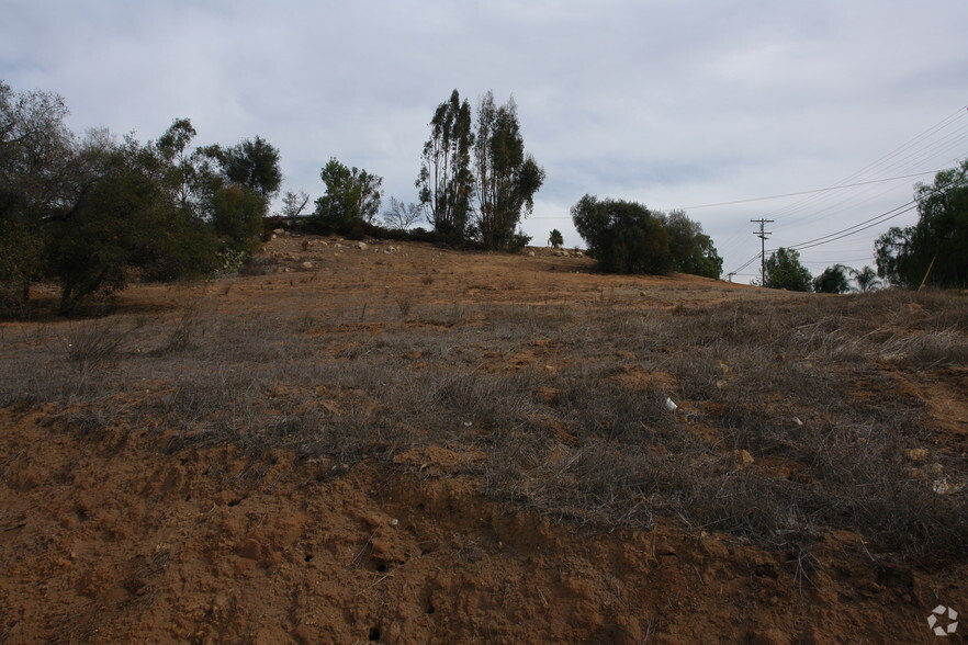 Alvarado St, Fallbrook, CA en venta - Foto del edificio - Imagen 2 de 7