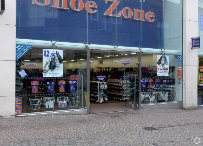 24-26 The Martletts, Crawley en alquiler - Foto del edificio - Imagen 3 de 6