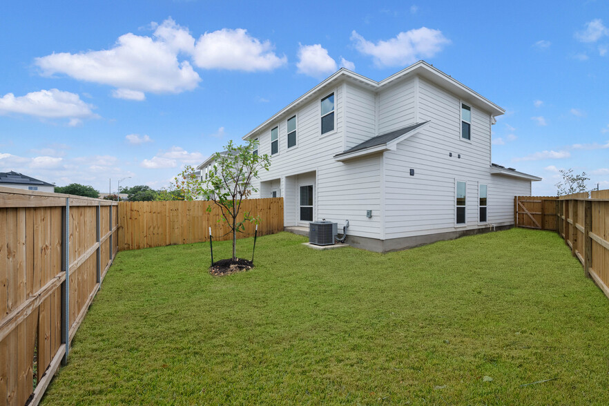 8606 Valentina Way, San Antonio, TX en venta - Foto del edificio - Imagen 2 de 24