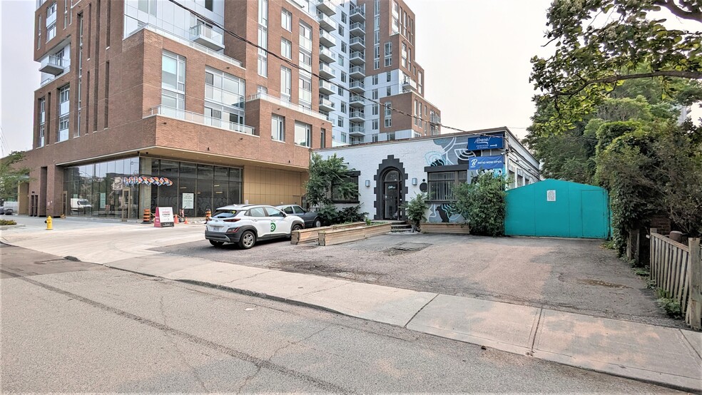 297 Campbell Ave, Toronto, ON en venta - Foto del edificio - Imagen 1 de 9