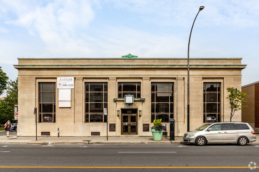 555 Rue Jean-Talon O, Montréal, QC en alquiler - Foto del edificio - Imagen 2 de 4