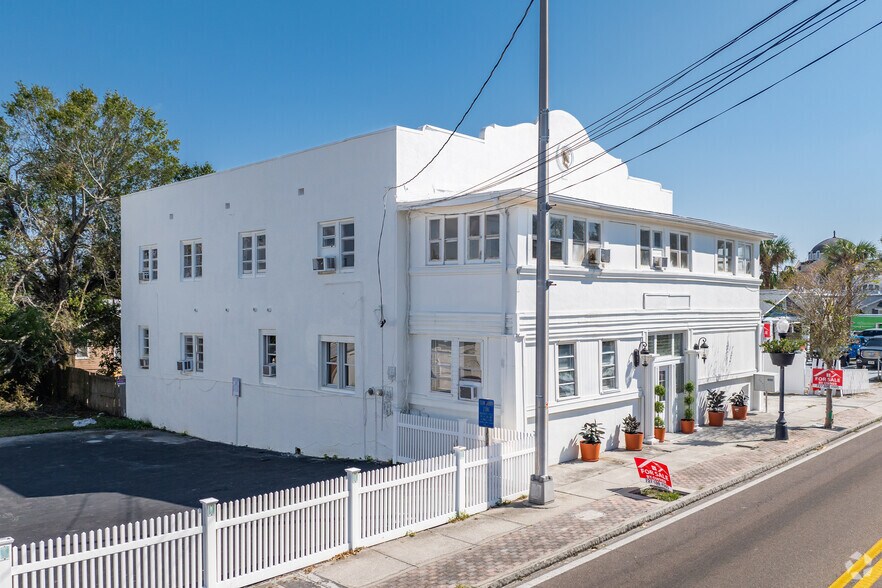 218 N Pinellas Ave, Tarpon Springs, FL en venta - Foto del edificio - Imagen 3 de 28