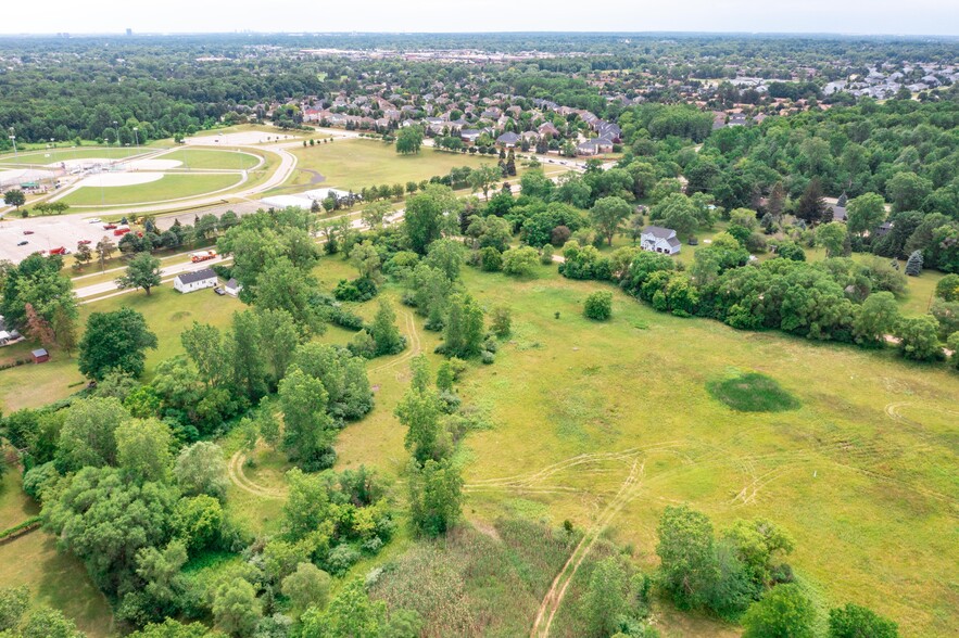 School Rd, Rochester Hills, MI en venta - Foto del edificio - Imagen 2 de 6