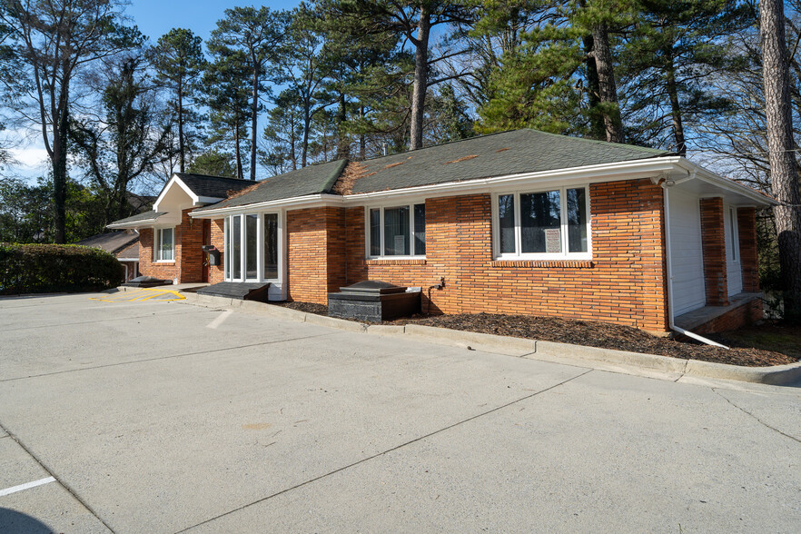 3136 Clairmont Rd NE, Brookhaven, GA en venta - Foto del edificio - Imagen 3 de 25