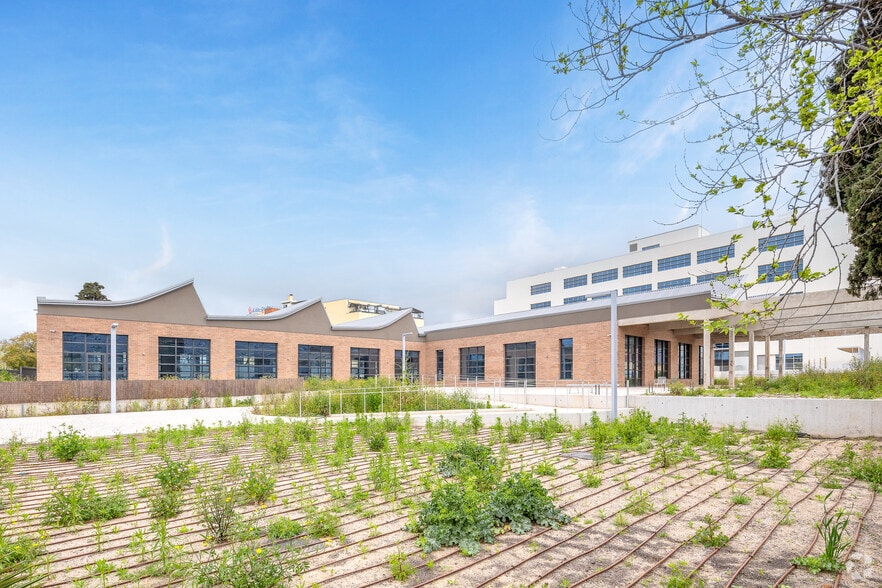 Carrer d'Enric Granados, 32-34, Esplugues de Llobregat, Barcelona en alquiler - Foto del edificio - Imagen 3 de 11