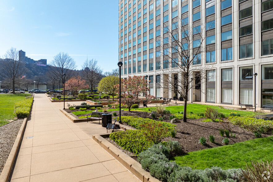 320 Fort Duquesne Blvd, Pittsburgh, PA en venta - Foto del edificio - Imagen 3 de 9