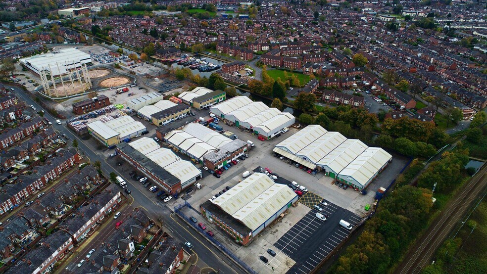 Longford Trading Estate, Manchester en alquiler - Foto del edificio - Imagen 1 de 8