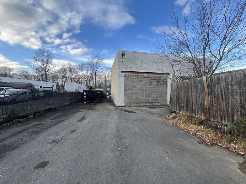 2R Aaron St, Framingham, MA en venta - Foto del edificio - Imagen 3 de 13