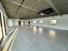 2100 E Commercial Blvd, Fort Lauderdale, FL en alquiler Foto del interior- Imagen 1 de 9