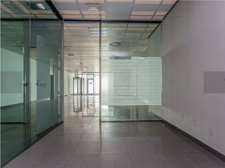 Nave en San Sebastián de los Reyes, Madrid en venta - Foto del interior - Imagen 1 de 5