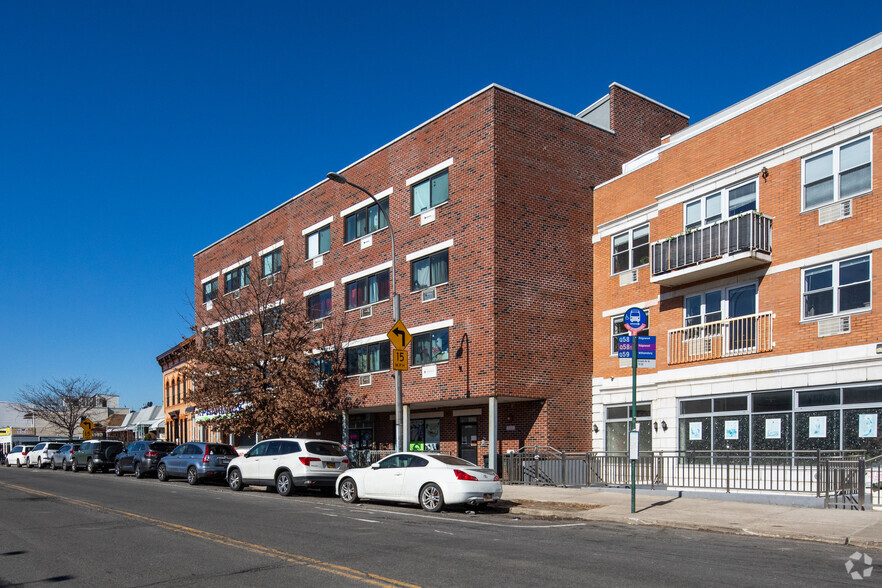 7333-7335 Grand Ave, Maspeth, NY en alquiler - Foto del edificio - Imagen 3 de 4