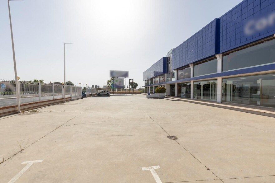 Local en Santa Fe, Granada en venta - Foto del edificio - Imagen 3 de 33