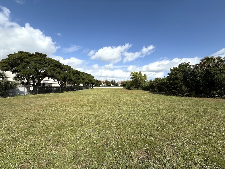 1521 Neptune Drive Dr, Boynton Beach, FL en alquiler - Foto del edificio - Imagen 1 de 9