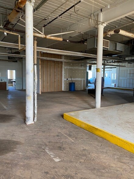 601 Mineral Spring Ave, Pawtucket, RI en alquiler - Foto del interior - Imagen 3 de 9