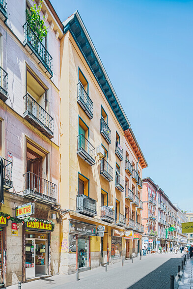 Calle Mesón de Paredes, 12, Madrid, Madrid en alquiler - Foto del edificio - Imagen 2 de 2