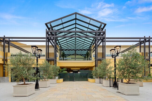 Más detalles de 10000 Bolsa Ave, Westminster, CA - Local en alquiler