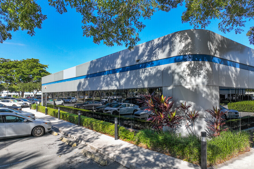 3313 W Commercial Blvd, Fort Lauderdale, FL en venta - Foto del edificio - Imagen 2 de 10