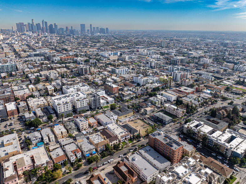 854 S Normandie Ave, Los Angeles, CA en venta - Foto del edificio - Imagen 2 de 8