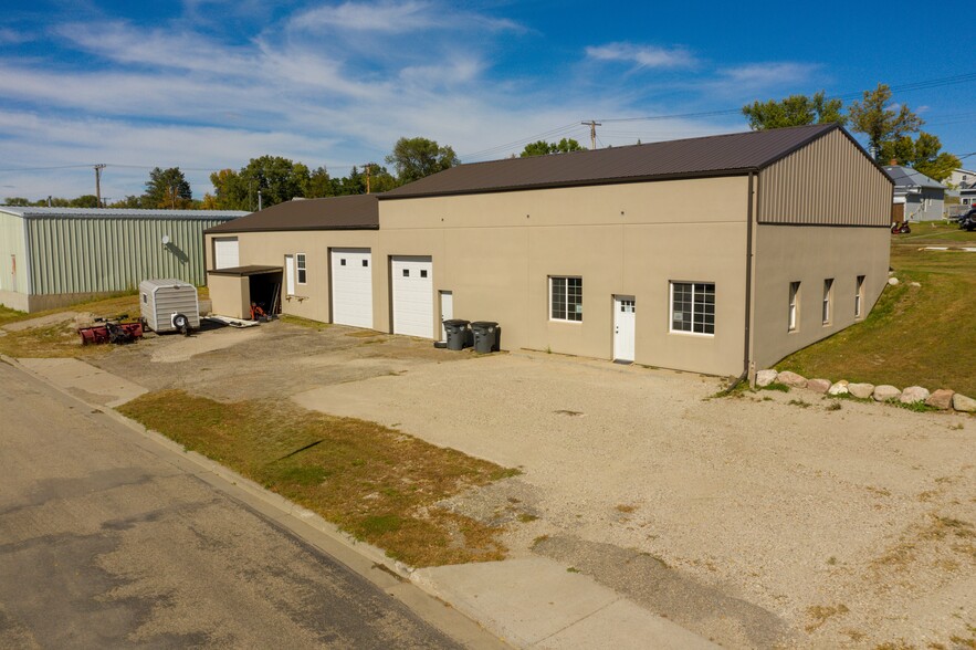 910 Main Ave, Washburn, ND en venta - Foto principal - Imagen 1 de 17