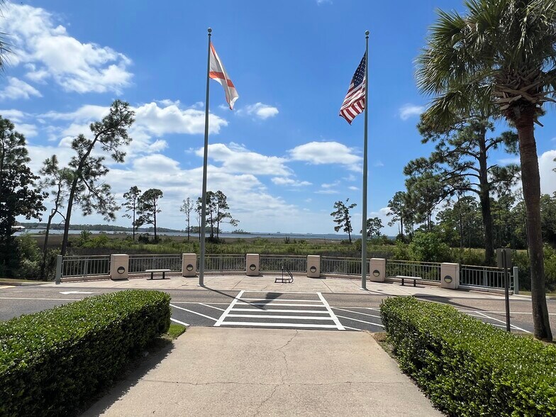 1002 Arthur Dr, Lynn Haven, FL en venta - Foto del edificio - Imagen 3 de 18