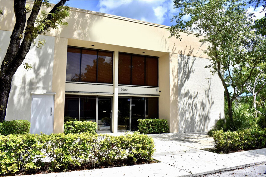 12000-12163 SW 132nd Ct, Miami, FL en venta - Foto del edificio - Imagen 1 de 53