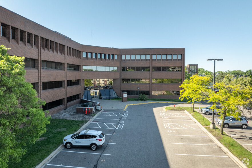 2001 Killebrew Dr, Bloomington, MN en alquiler - Foto del edificio - Imagen 2 de 6