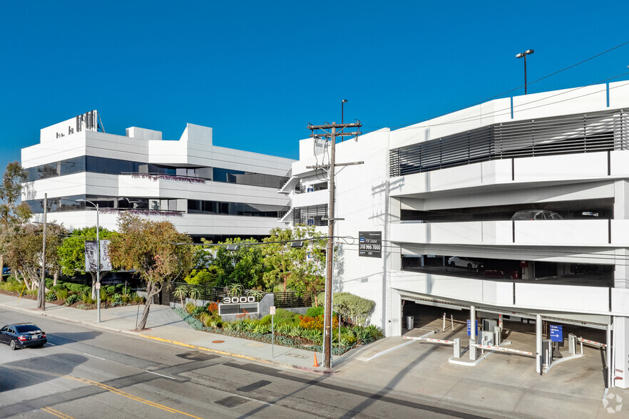 3000 S Robertson Blvd, Los Angeles, CA en alquiler - Foto del edificio - Imagen 2 de 10