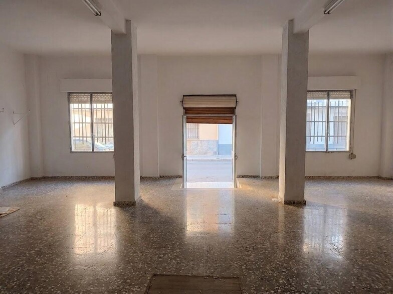 Local en Carcaixent, Valencia en venta - Foto del interior - Imagen 2 de 16
