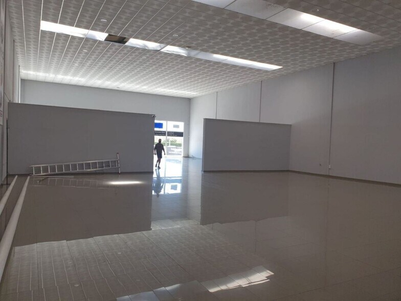 Nave en Sanlúcar la Mayor en alquiler - Foto del edificio - Imagen 2 de 10