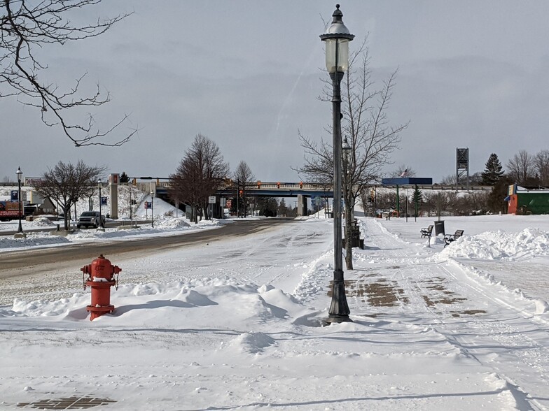 205 E Central Ave, Mackinaw City, MI en alquiler - Foto del edificio - Imagen 2 de 24