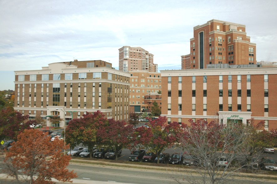 2111 Eisenhower Ave, Alexandria, VA en alquiler - Foto del edificio - Imagen 2 de 5