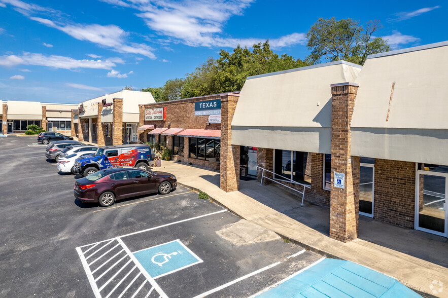 7007 Bandera Rd, San Antonio, TX en alquiler - Foto del edificio - Imagen 1 de 8