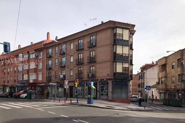 Más detalles de Calle de Leganés, Fuenlabrada - Oficina en alquiler
