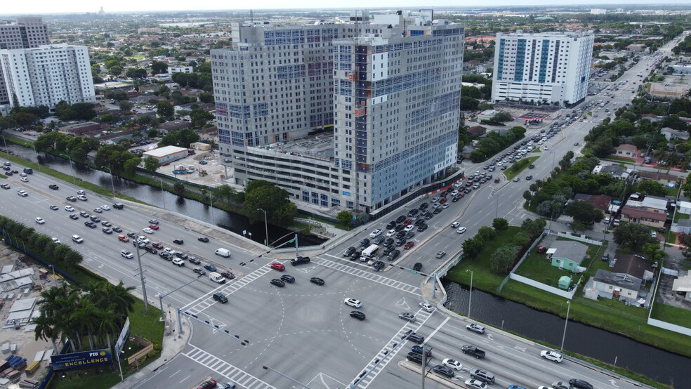 700 SW 107th Ave, Miami, FL en alquiler - Foto del edificio - Imagen 1 de 17