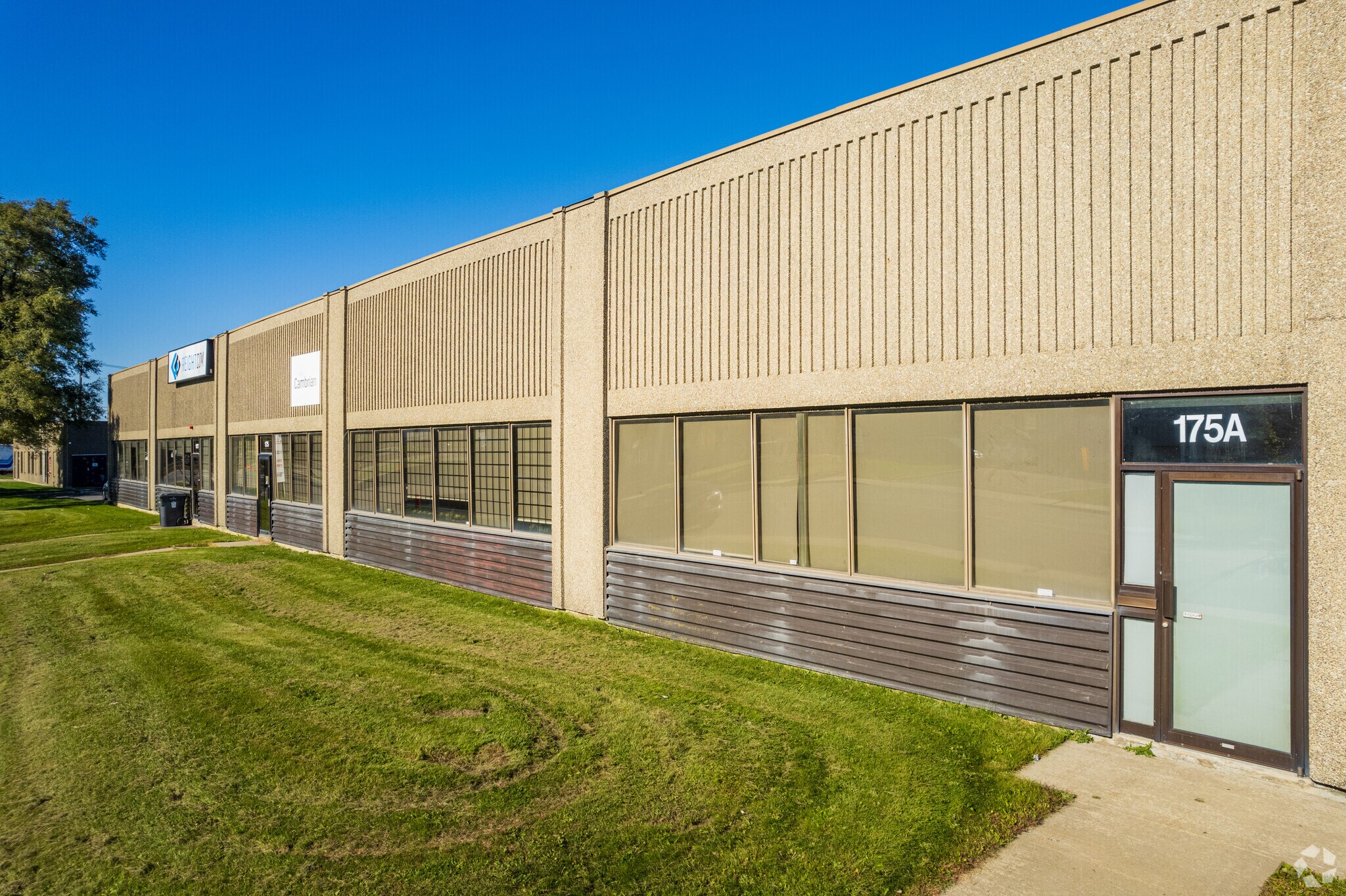 151-191 Rue Mérizzi, Saint-Laurent, QC en alquiler Foto principal- Imagen 1 de 6