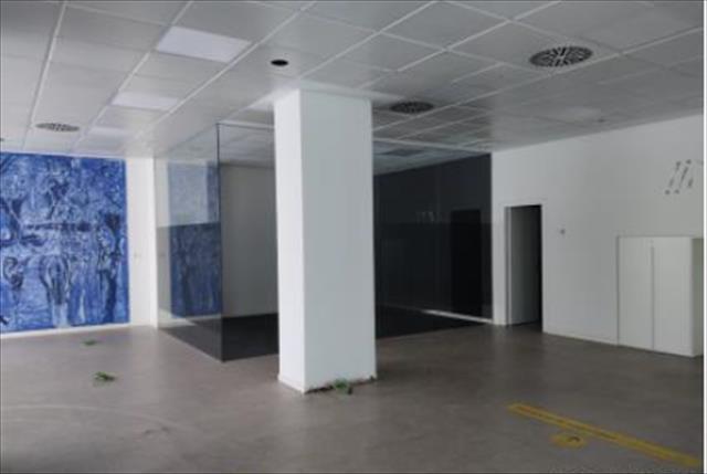 Local en León, León en venta - Foto del edificio - Imagen 3 de 9