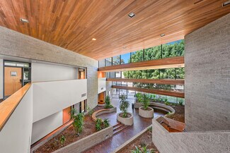 Más detalles de 2095 W Vista Way, Vista, CA - Oficina en venta