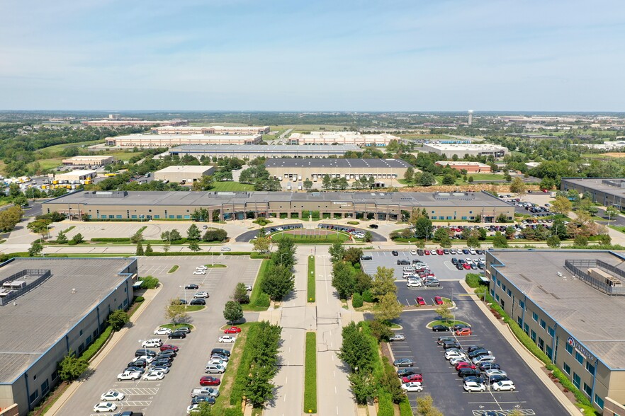 17100-17150 W 118th Ter, Olathe, KS en alquiler - Foto del edificio - Imagen 1 de 12