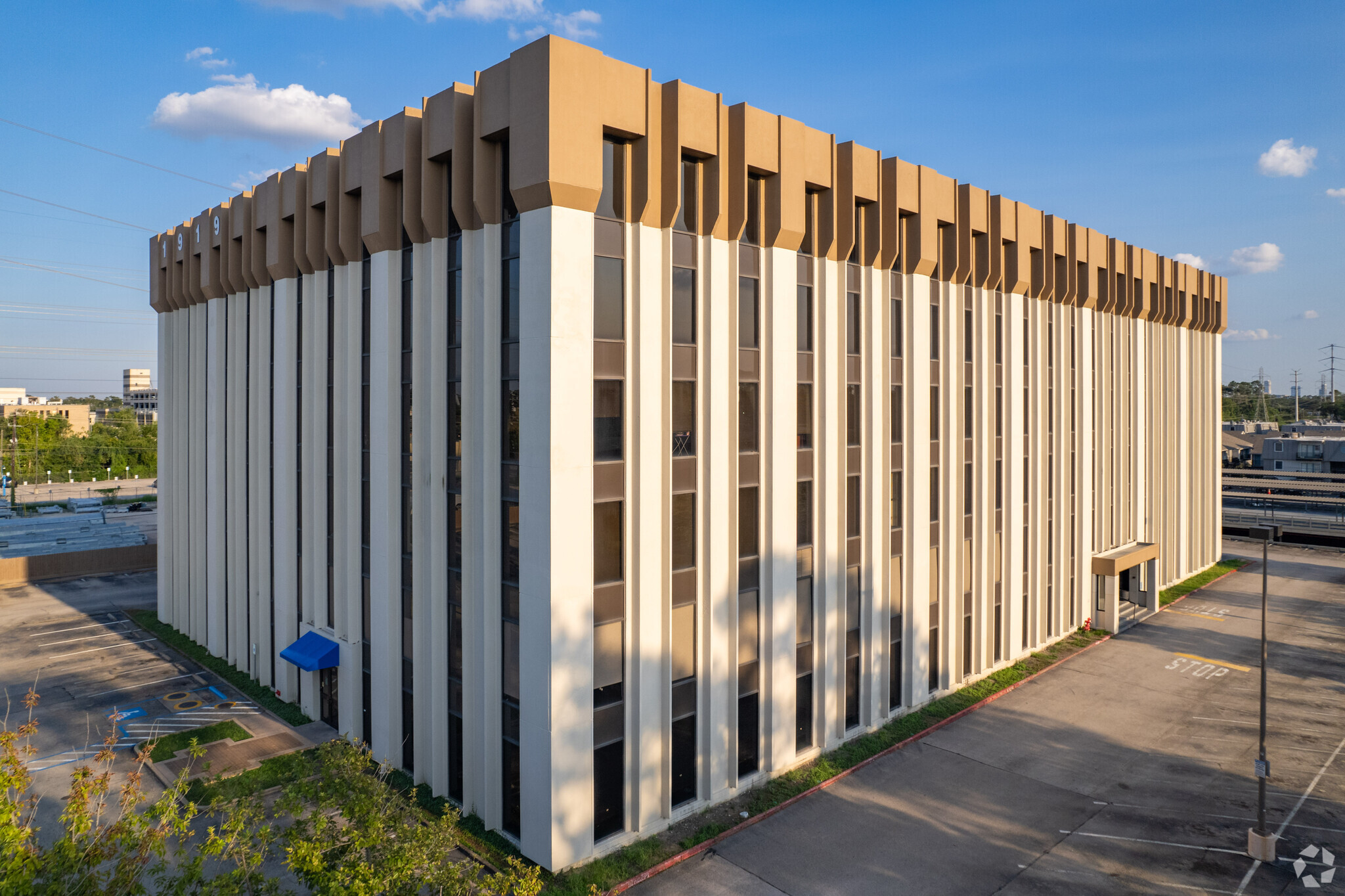 1919 N Loop W, Houston, TX en alquiler Foto del edificio- Imagen 1 de 17